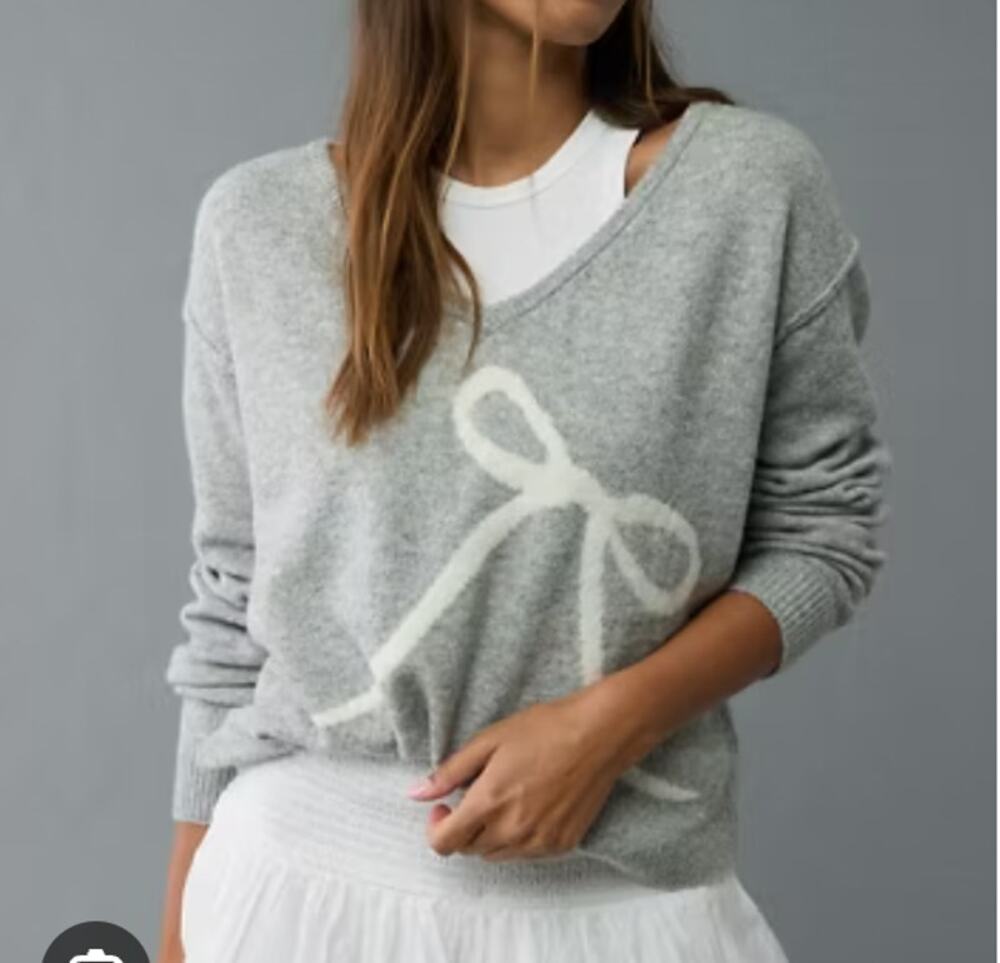 American Eagle Scooped V Neck Long Sleeve Bow Graphic Sweater Gray Large